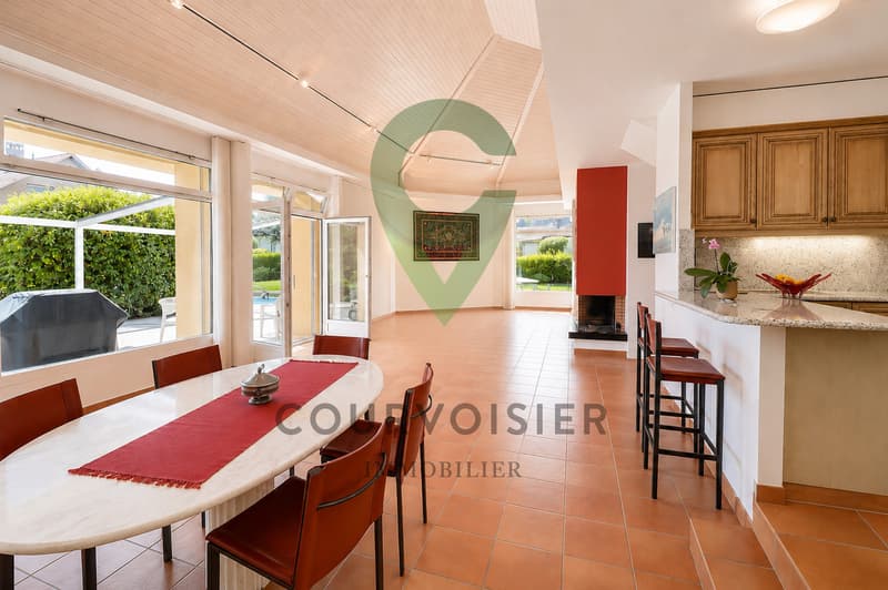Villa contemporaine avec 2 logements, jardin et piscine à Rolle (6)