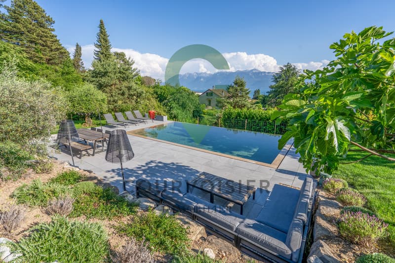 Magnifique villa contemporaine avec vue panoramique et piscine miroir (2)
