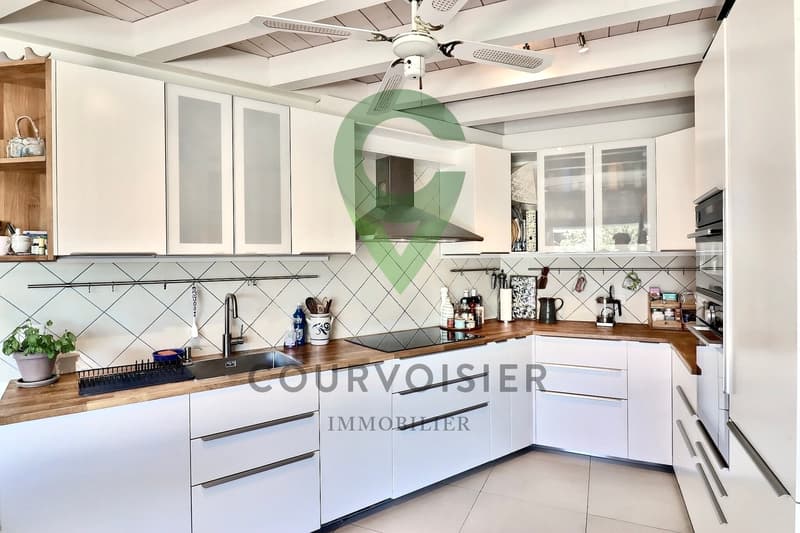 Confortable duplex en attique avec cachet et vue dégagée près de Nyon (3)