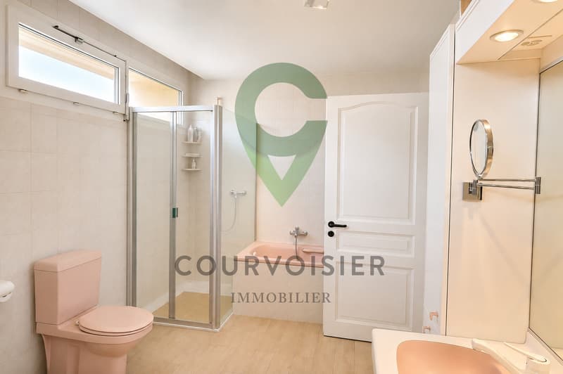 Magnifique villa avec 2 logements, jardin et piscine à Rolle (10)