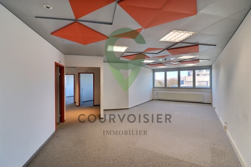 VOS NOUVEAUX LOCAUX DANS LA ZONE DE LA PLAINE DE L'ASSE À NYON (3)