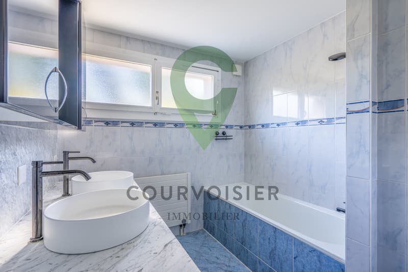 Magnifique triplex en pignon rénové avec jardin et piscine (7)
