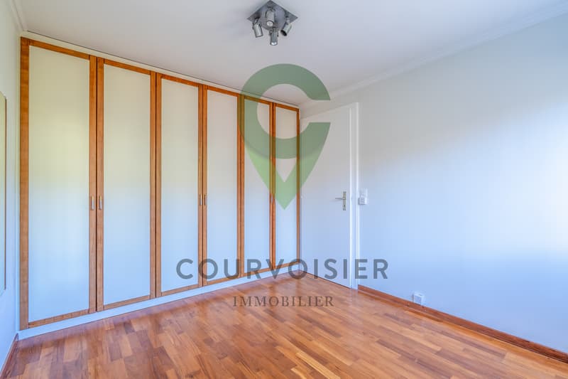 Lumineux triplex en pignon rénové avec jardin et piscine (6)