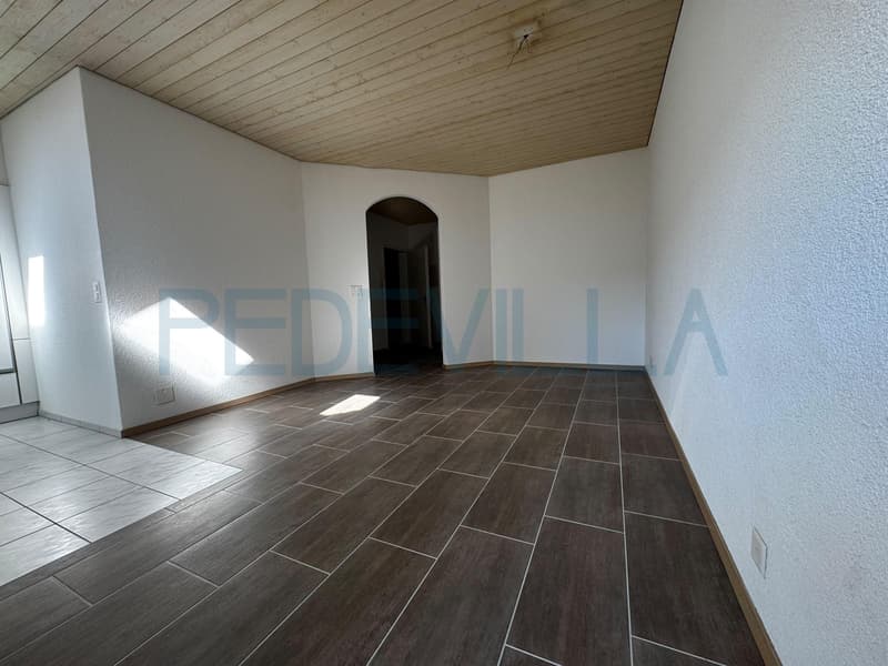 Zu vermieten ? Schöne 2,5-Zimmer-Wohnung im 4. Stock (1)