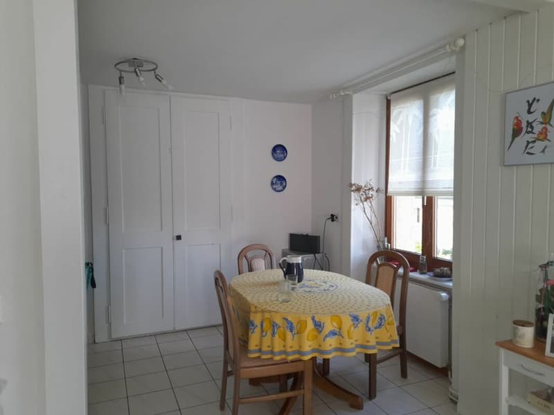 Jolie appartement à proximité du centre ville de Neuchâtel avec un balcon (2)