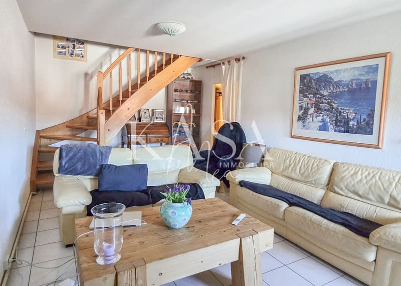 Spacieux duplex traversant - Locataire en place et revenu immédiat (3)