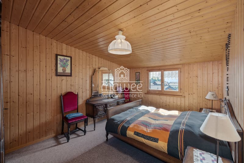 Chalet mitoyen avec dépendance et grand potentiel à Granois (7)