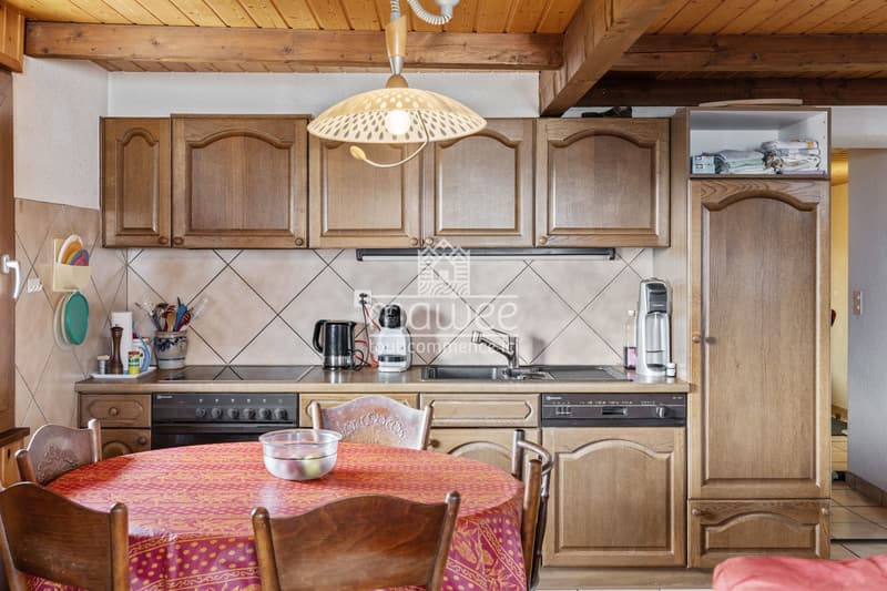 Chalet mitoyen avec dépendance et grand potentiel à Granois (3)