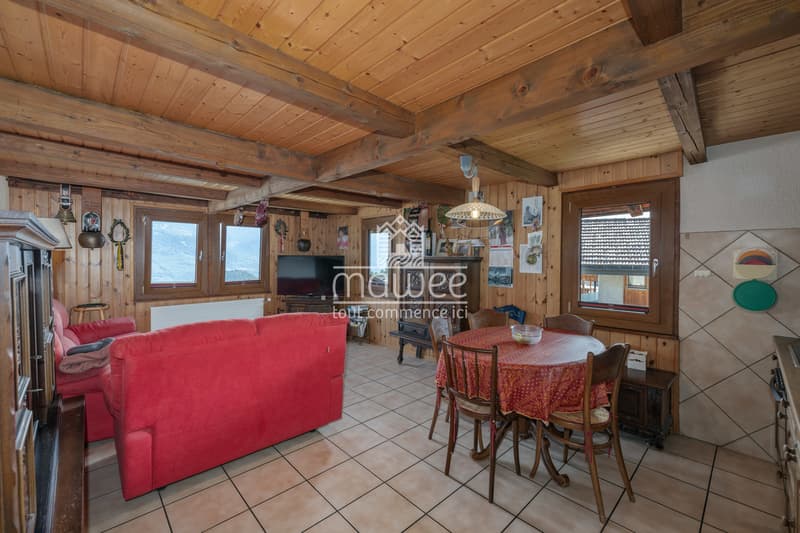 Chalet mitoyen avec dépendance et grand potentiel à Granois (2)