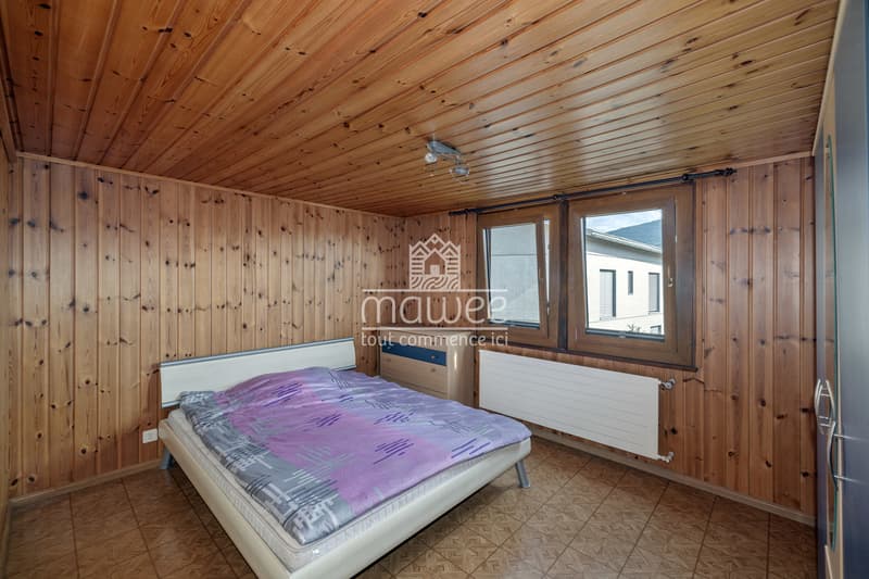 Chalet mitoyen avec dépendance et grand potentiel à Granois (5)