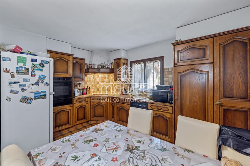 Rare sur le marché - Villa avec studio et fort potentiel ! (5)