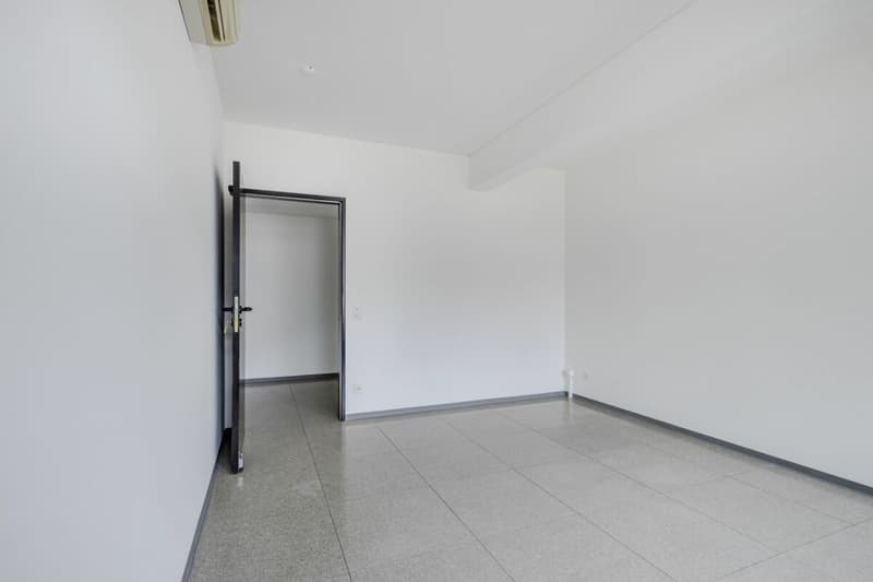 Ufficio in centro a Chiasso vis-a-vis la stazione FFS (3)