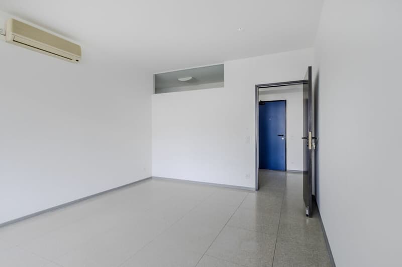 Ufficio in centro a Chiasso vis-a-vis la stazione FFS (7)