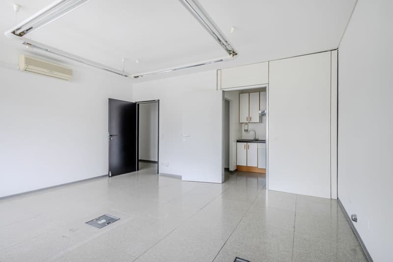 Ufficio in centro a Chiasso vis-a-vis la stazione FFS (8)