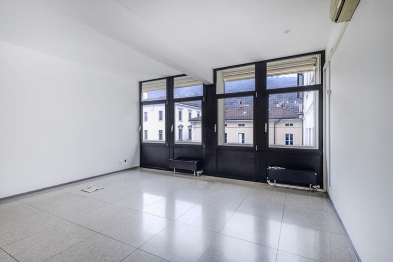 Ufficio in centro a Chiasso vis-a-vis la stazione FFS (4)