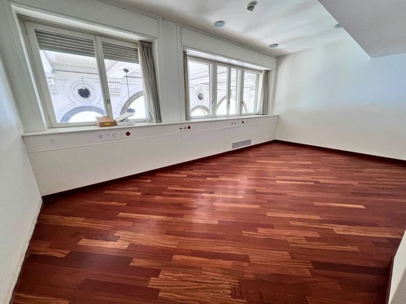 Ufficio in uno dei palazzi più prestigiosi e storici della città (3)