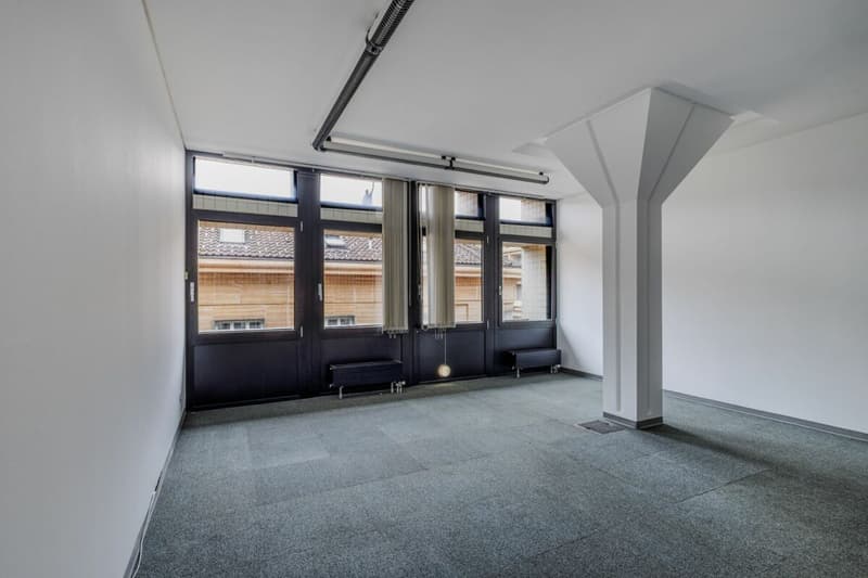 Ufficio in centro a Chiasso vis-a-vis la stazione FFS (2)