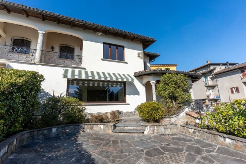 Elegante Villa in Stile Mediterraneo con Vista Mozzafiato sul Golfo di Lugano (20)