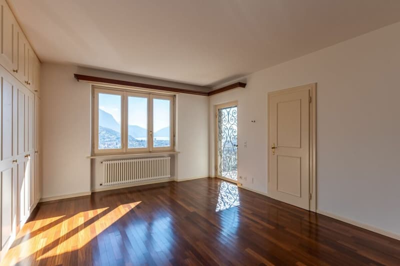 Elegante Villa in Stile Mediterraneo con Vista Mozzafiato sul Golfo di Lugano (11)