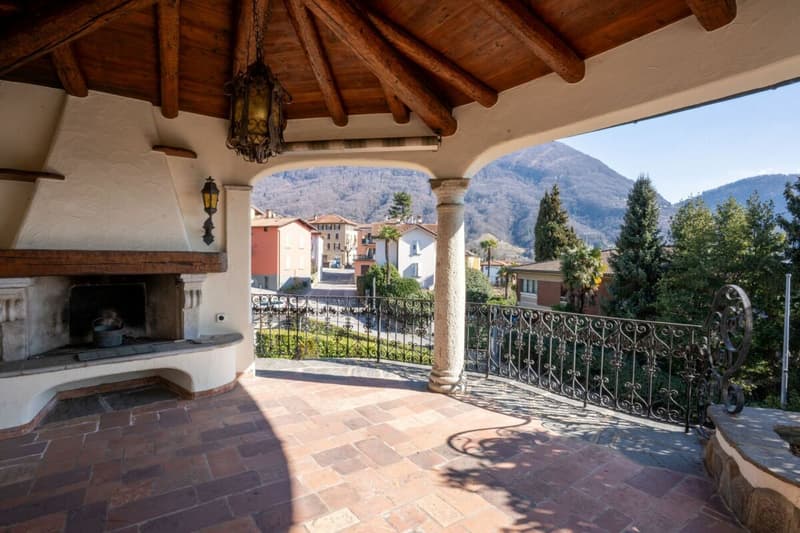 Elegante Villa in Stile Mediterraneo con Vista Mozzafiato sul Golfo di Lugano (17)