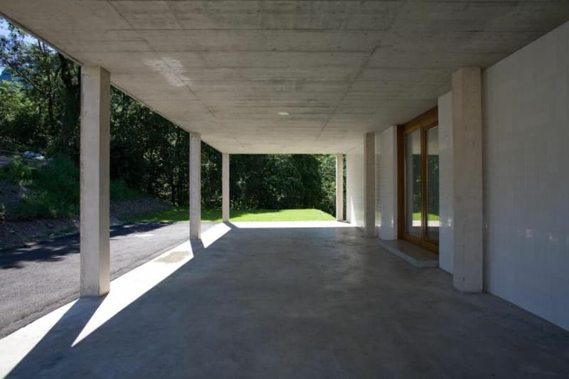 Casa d'arte immersa nella natura con piscina (16)