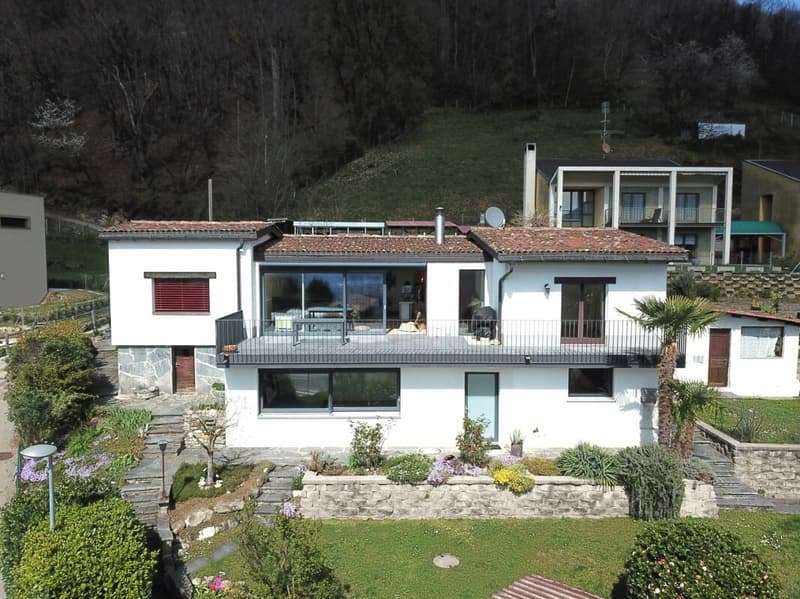 Villa unifamiliare con vista lago (2)