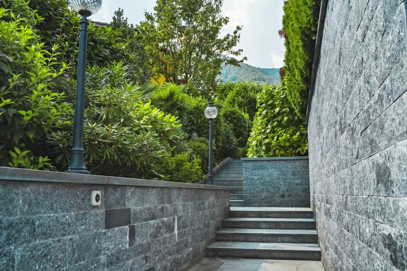 Villa di prestigio con terreno edificabile (8)
