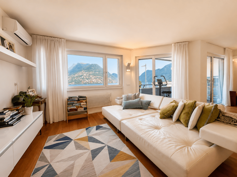 Stunning 4.5-room apartment with private lakeside beach (2)
