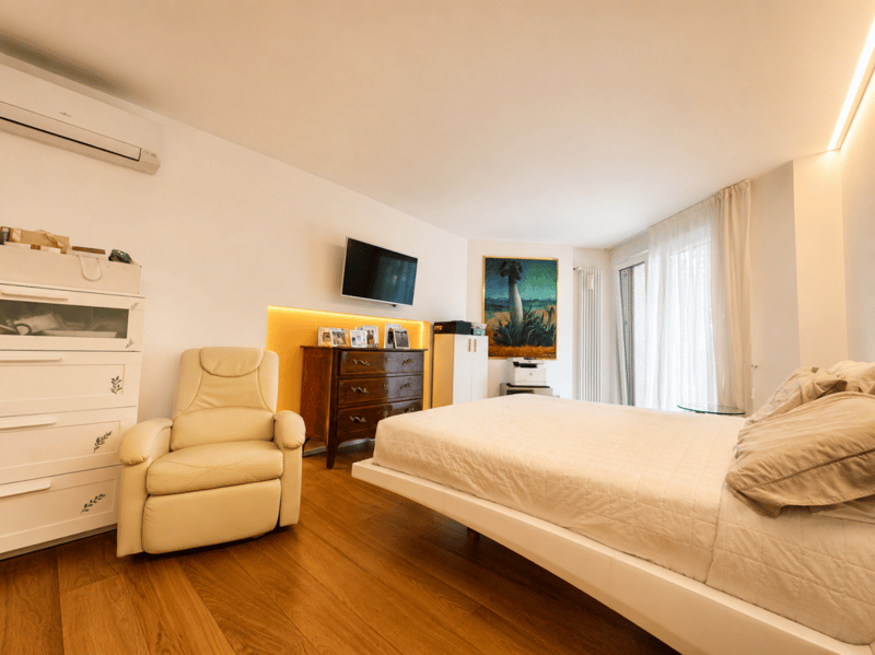 Stunning 4.5-room apartment with private lakeside beach (9)
