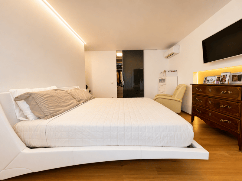 Stunning 4.5-room apartment with private lakeside beach (10)