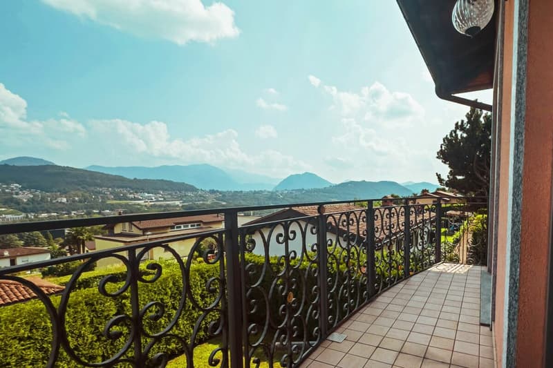 Villa di prestigio con terreno edificabile (1)