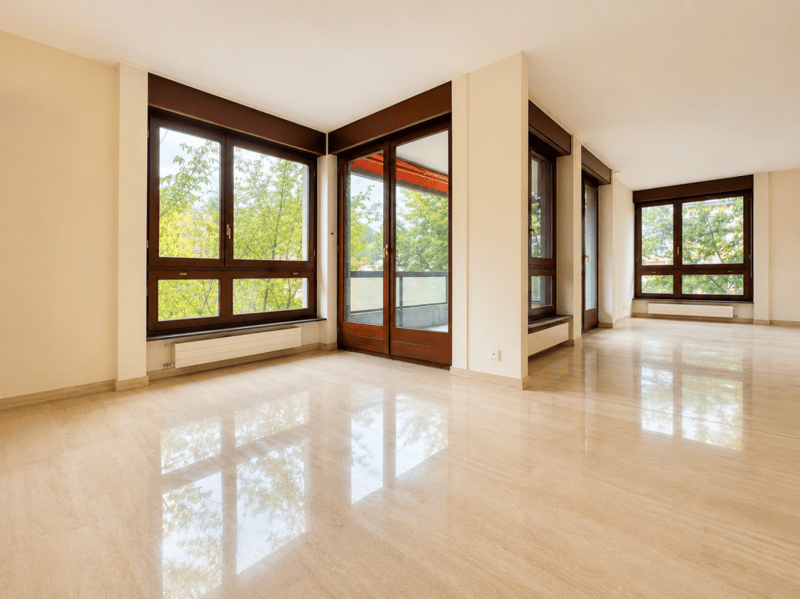 Grande appartamento con terrazzo (1)