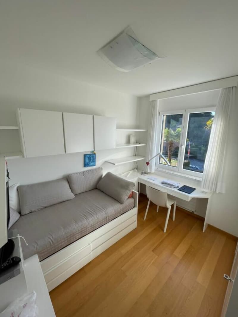 Interessante villa con giardino e vista lago (11)