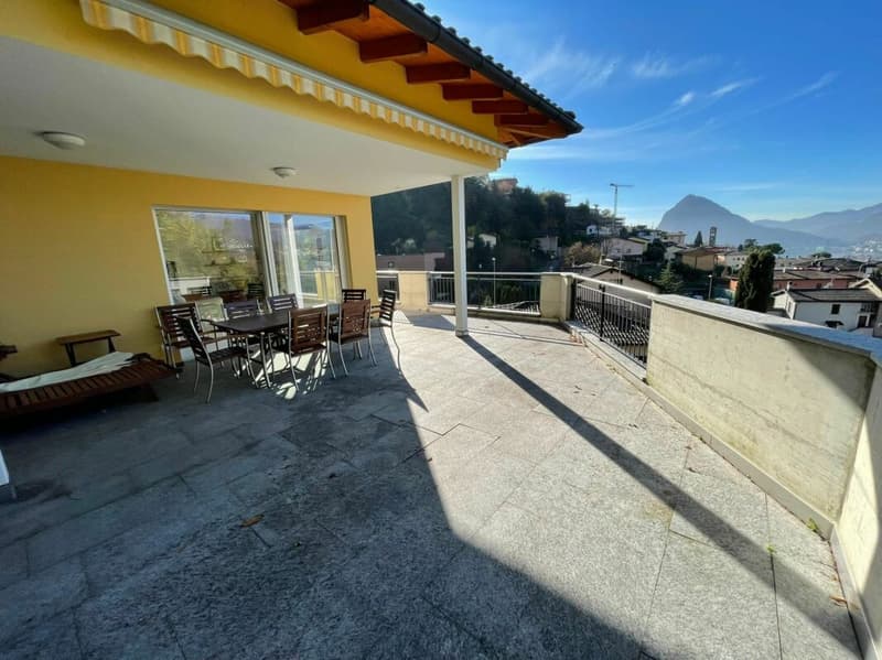 Interessante villa con giardino e vista lago (5)