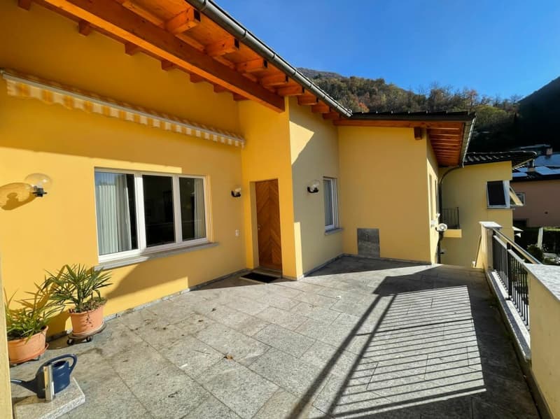 Interessante villa con giardino e vista lago (4)