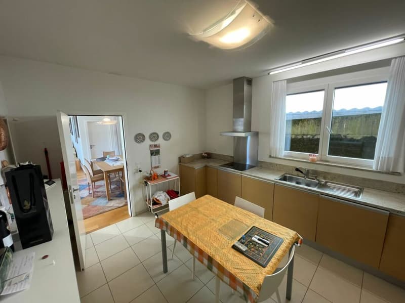 Interessante villa con giardino e vista lago (16)
