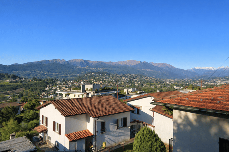 Terreno edificabile con casa con 2 appartamenti (9)