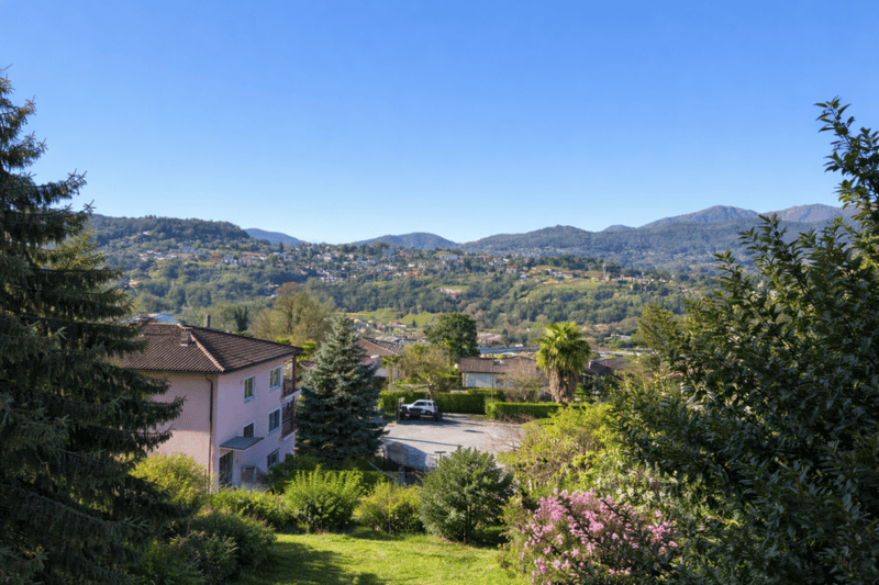 Terreno edificabile con casa con 2 appartamenti (2)