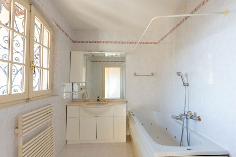 Elegante Villa in Stile Mediterraneo con Vista Mozzafiato sul Golfo di Lugano (8)