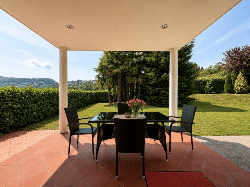 Villa unifamiliare con grande giardino (7)