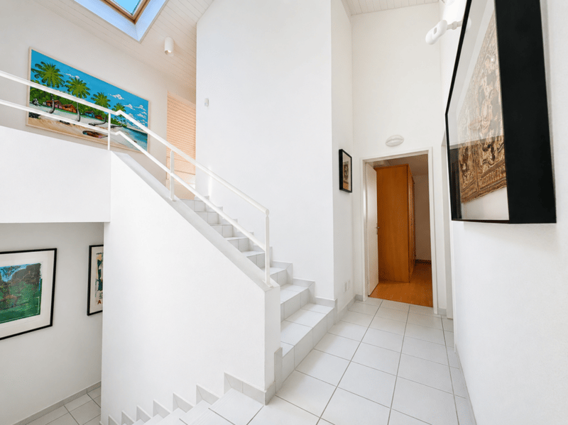 Villa unifamiliare con grande giardino (5)