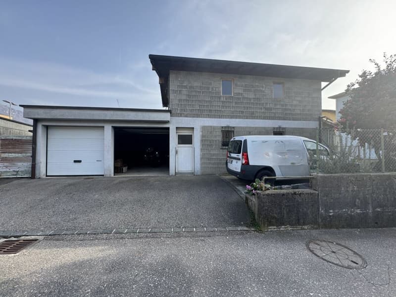 Magazzino con 2 garage in vendita (1)
