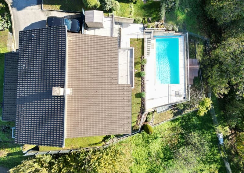 Stupenda villa con 2 appartamenti e piscina (9)