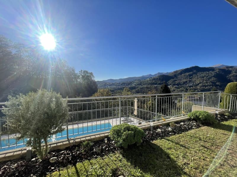 Stupenda villa con 2 appartamenti e piscina (2)