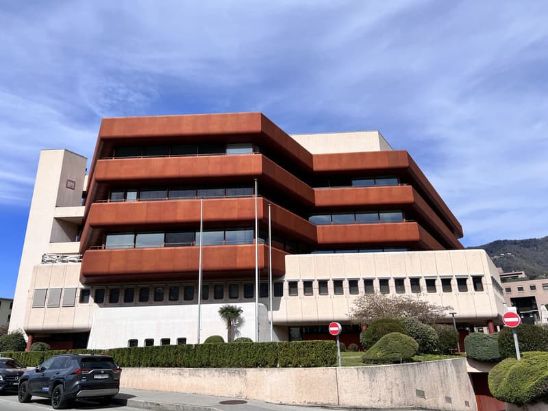 Uffici in centro a Chiasso da 200 a 4'000 m² (1)