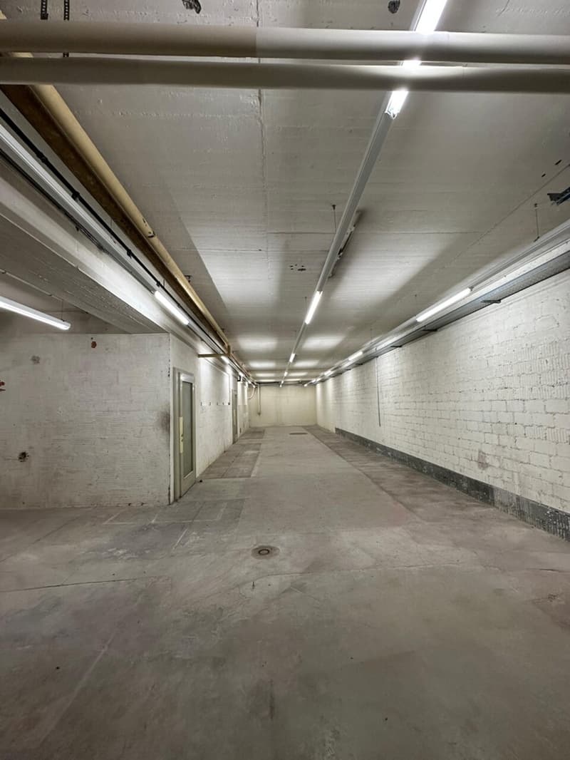 Affordable storage space near the train station (2)