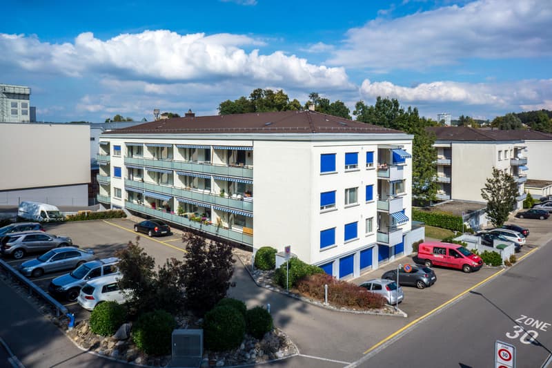 Gemütliche 3.5-Zimmerwohnung Hochparterre mit Balkon (1)