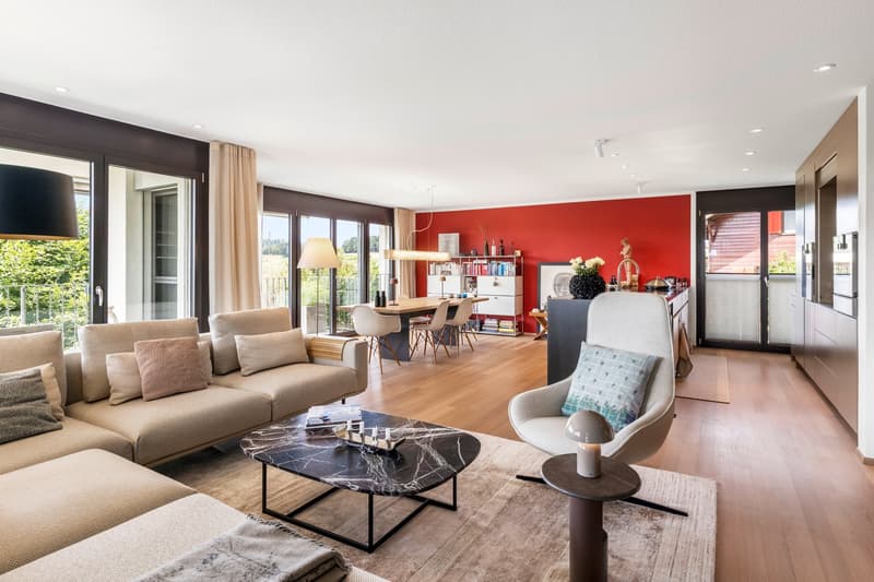 Moderne 3.5-Zimmer-Eigentumswohnung mit grossem Balkon und Aussicht ins Grüne (1)