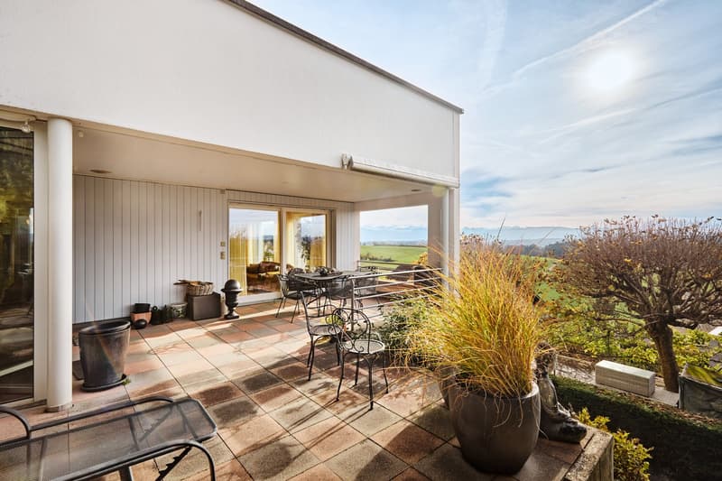 Exklusives 5.5-Zimmer-Terrassenhaus mit Wellnessbereich und traumhafter Weitsicht (2)