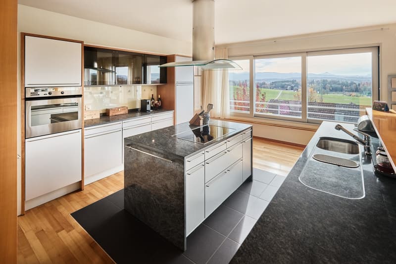 Exklusives 5.5-Zimmer-Terrassenhaus mit Wellnessbereich und traumhafter Weitsicht (4)